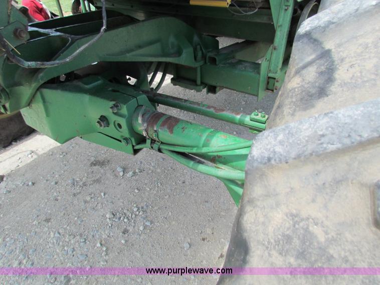 image for item B1286 John Deere 7700 combine