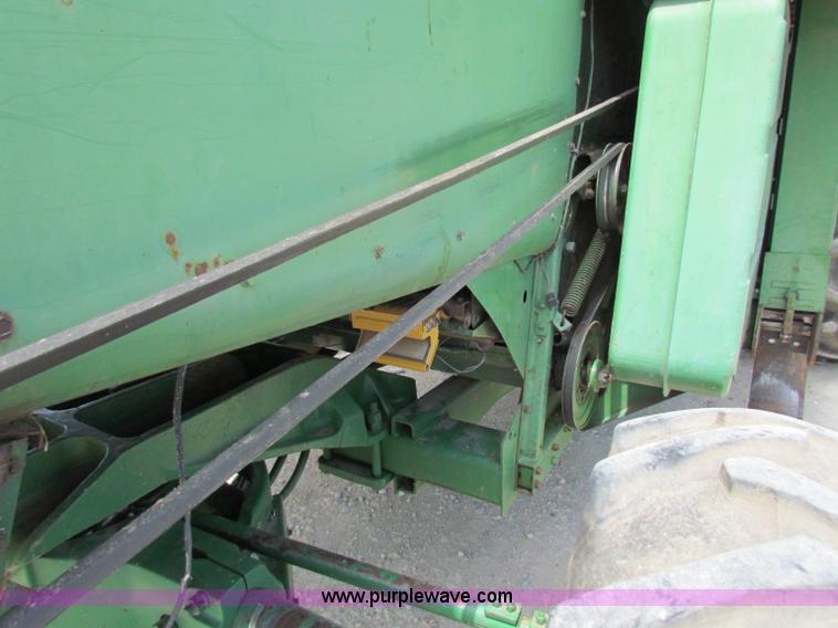 image for item B1286 John Deere 7700 combine