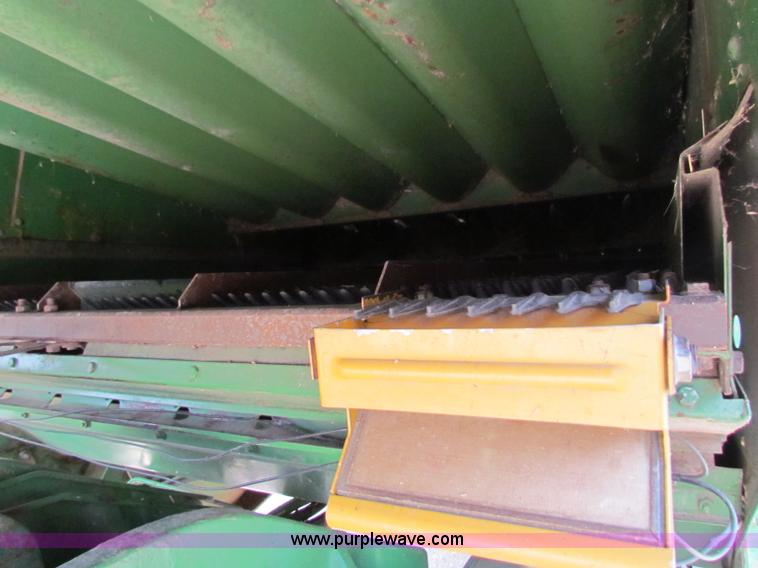 image for item B1286 John Deere 7700 combine