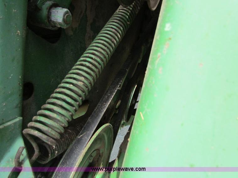 image for item B1286 John Deere 7700 combine