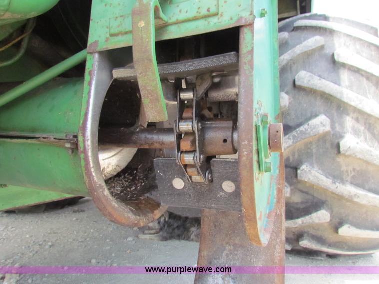 image for item B1286 John Deere 7700 combine