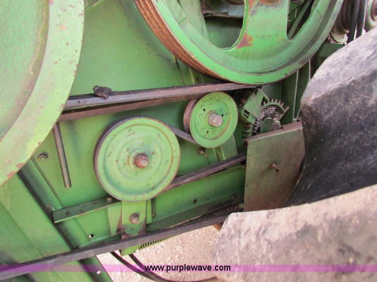 image for item B1286 John Deere 7700 combine
