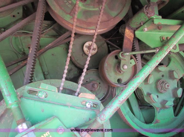image for item B1286 John Deere 7700 combine