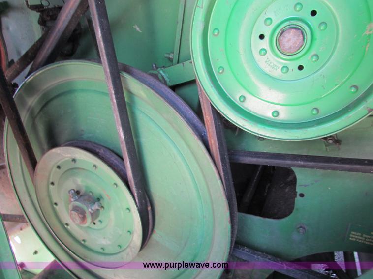 image for item B1286 John Deere 7700 combine