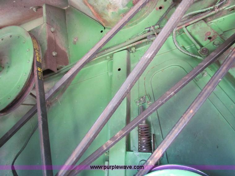 image for item B1286 John Deere 7700 combine