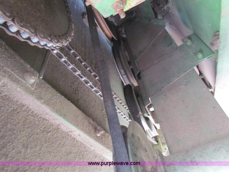 image for item B1286 John Deere 7700 combine