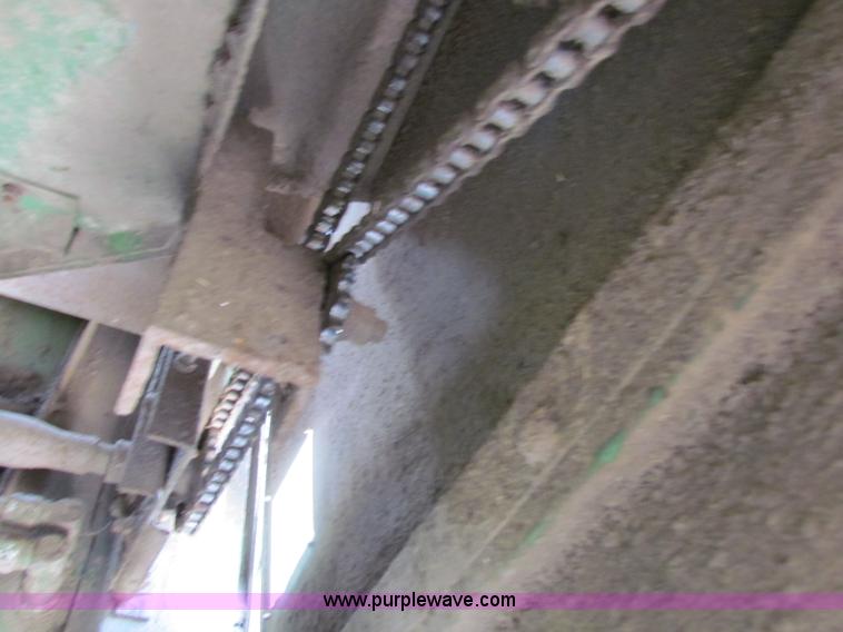 image for item B1286 John Deere 7700 combine