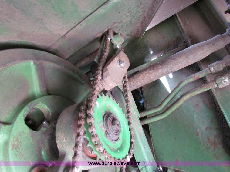 image for item B1286 John Deere 7700 combine