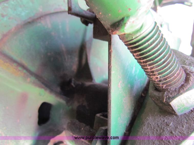 image for item B1286 John Deere 7700 combine