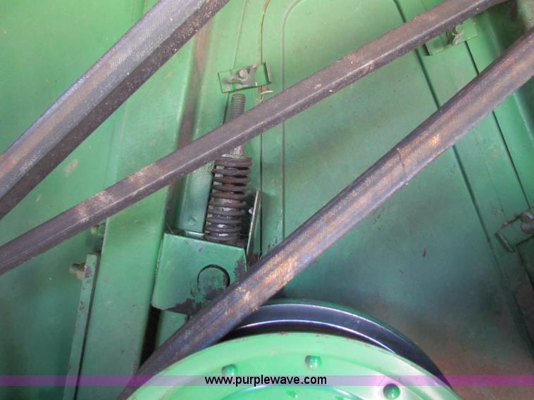 image for item B1286 John Deere 7700 combine