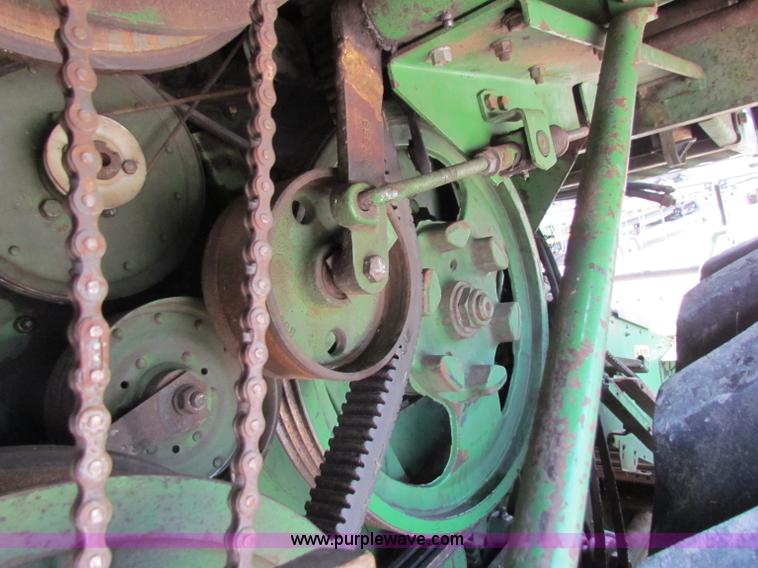 image for item B1286 John Deere 7700 combine