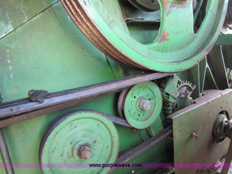 image for item B1286 John Deere 7700 combine