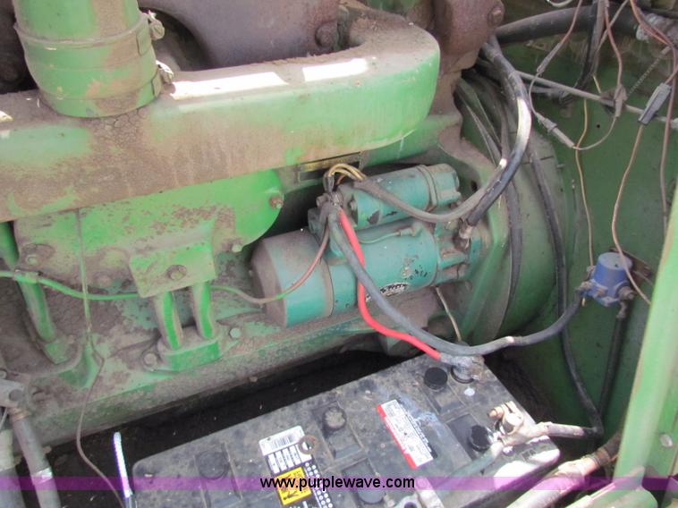 image for item B1286 John Deere 7700 combine