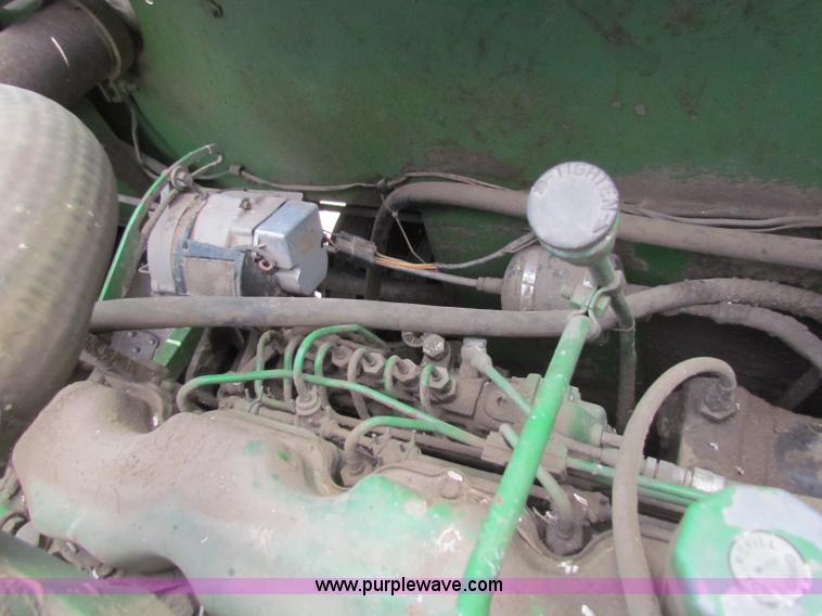 image for item B1286 John Deere 7700 combine