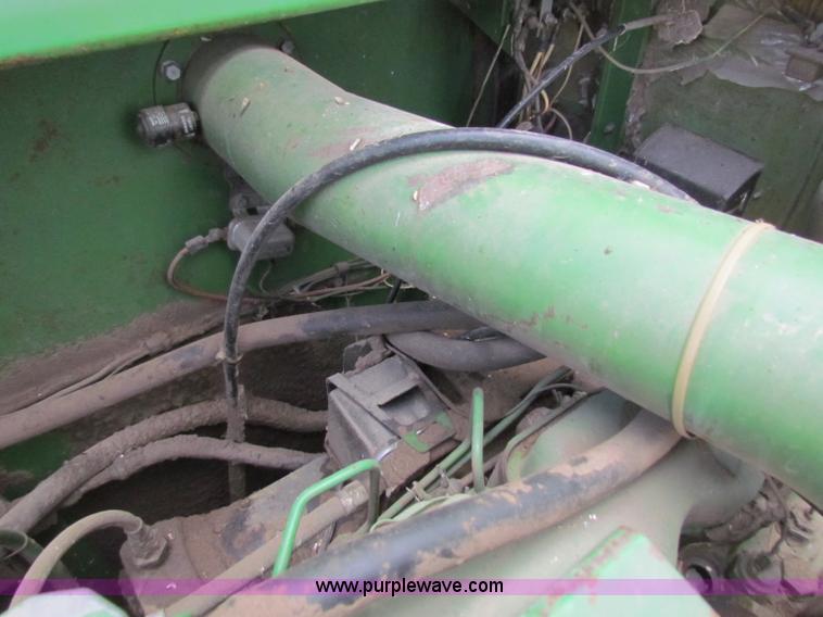 image for item B1286 John Deere 7700 combine