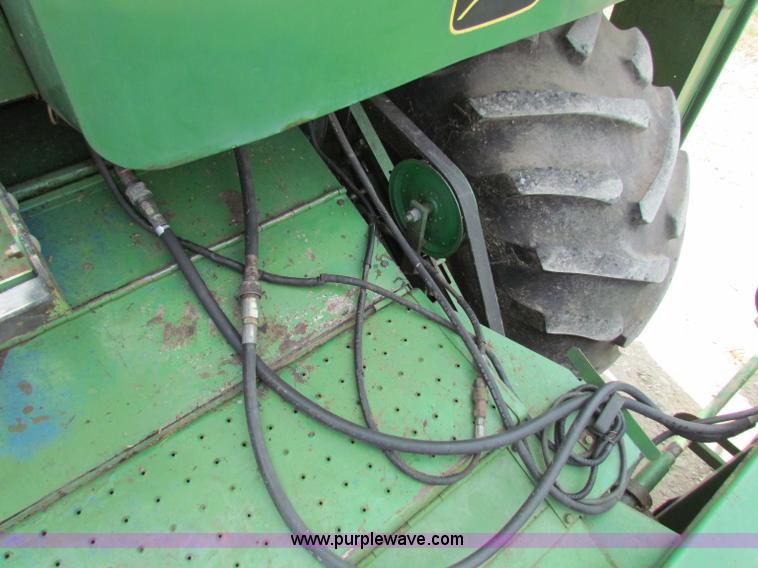 image for item B1286 John Deere 7700 combine