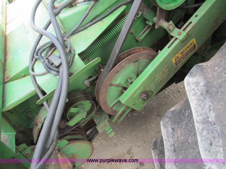 image for item B1286 John Deere 7700 combine