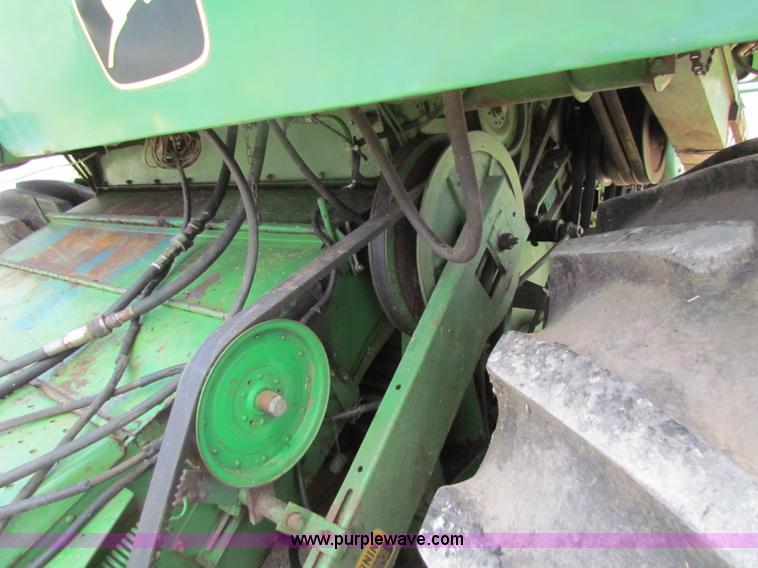 image for item B1286 John Deere 7700 combine