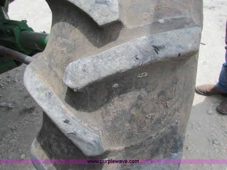 image for item B1286 John Deere 7700 combine