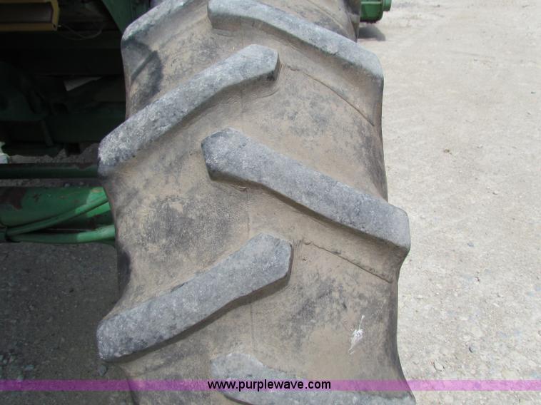 image for item B1286 John Deere 7700 combine