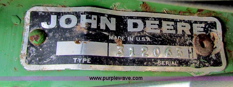 image for item B1286 John Deere 7700 combine