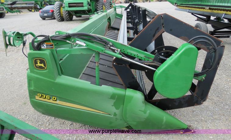 image for item B2287 2000 John Deere 936D 36' draper head
