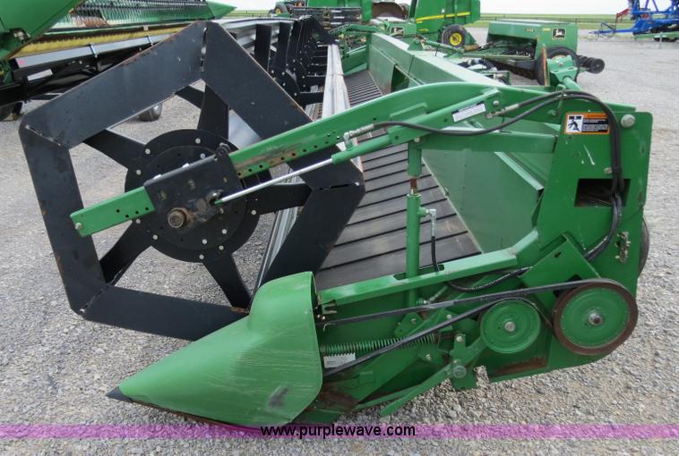 image for item B2287 2000 John Deere 936D 36' draper head