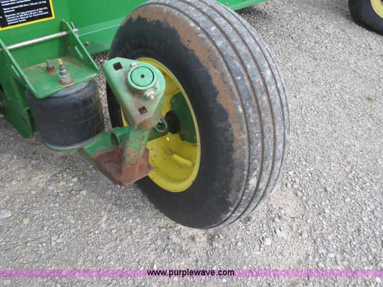 image for item B2287 2000 John Deere 936D 36' draper head