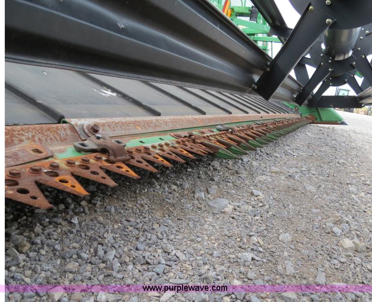 image for item B2287 2000 John Deere 936D 36' draper head