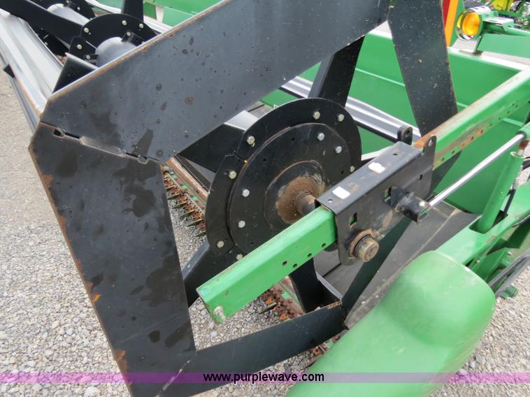 image for item B2287 2000 John Deere 936D 36' draper head