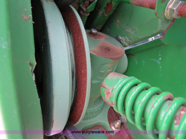 image for item B2287 2000 John Deere 936D 36' draper head