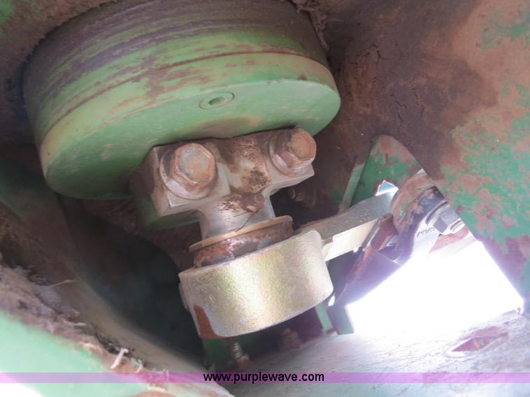 image for item B2287 2000 John Deere 936D 36' draper head