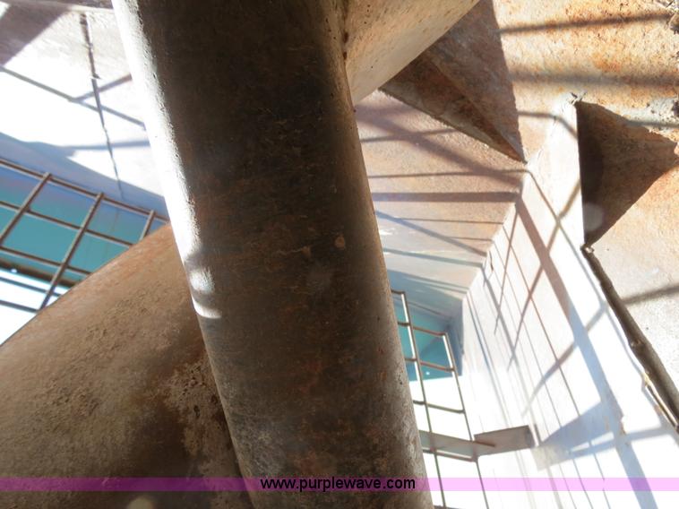 image for item B2303 J&M 675-14 grain cart