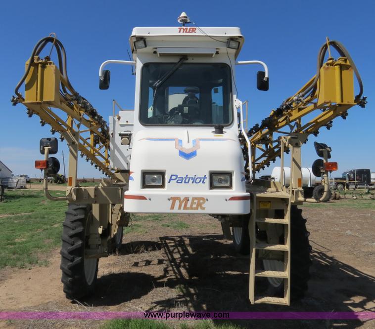 image for item B2306 1998 Tyler Patriot Wide Trax sprayer