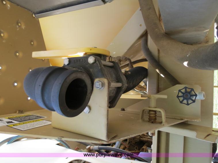 image for item B2306 1998 Tyler Patriot Wide Trax sprayer