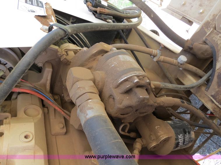 image for item B2306 1998 Tyler Patriot Wide Trax sprayer