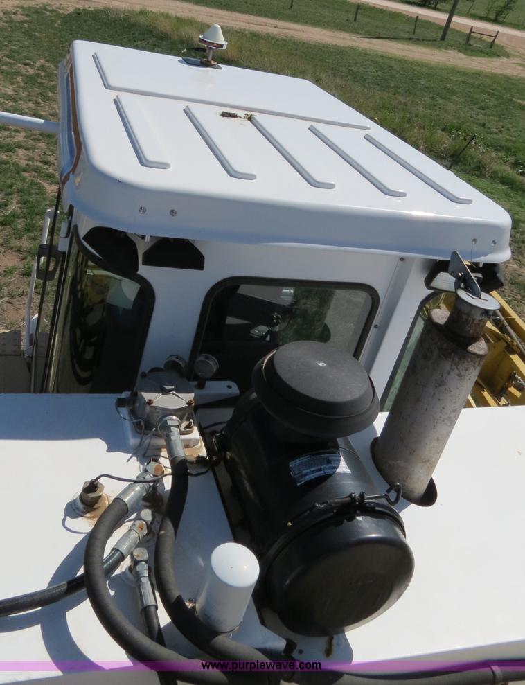 image for item B2306 1998 Tyler Patriot Wide Trax sprayer