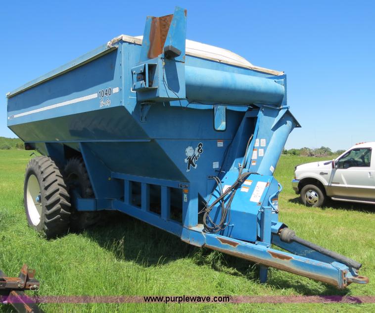 image for item B2324 1999 Kinze 1040 row crop grain cart