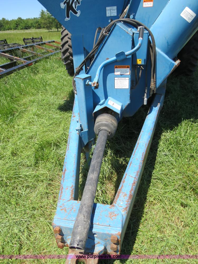 image for item B2324 1999 Kinze 1040 row crop grain cart