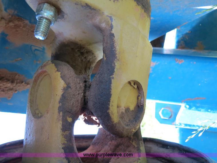 image for item B2324 1999 Kinze 1040 row crop grain cart