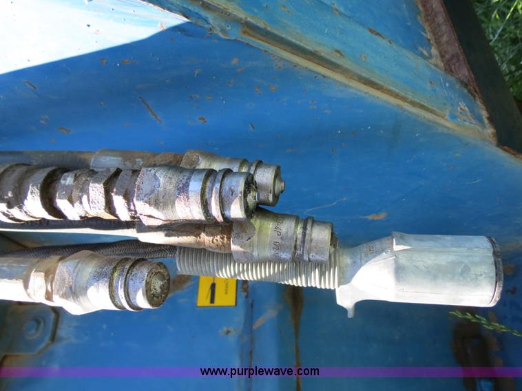 image for item B2324 1999 Kinze 1040 row crop grain cart