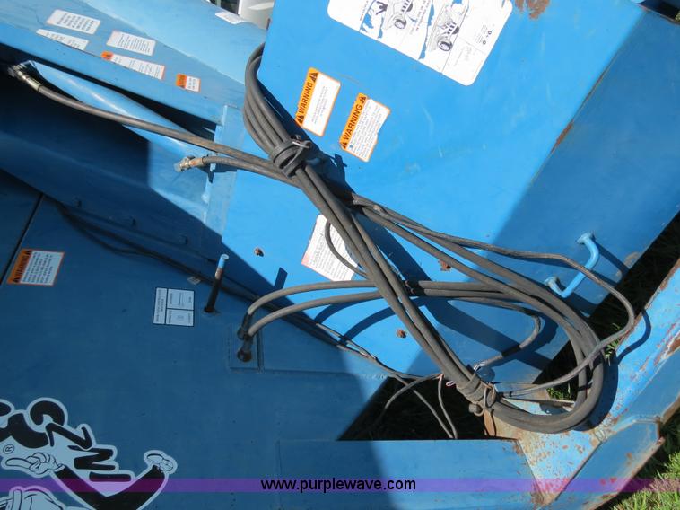 image for item B2324 1999 Kinze 1040 row crop grain cart