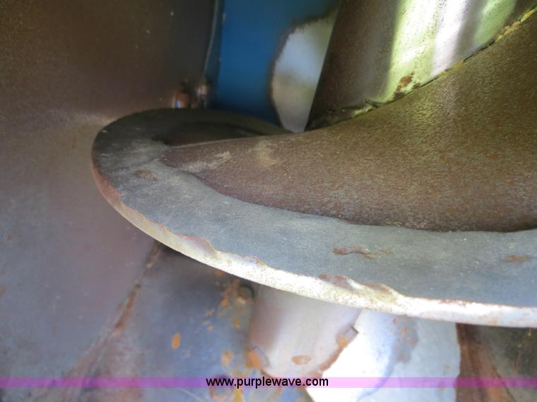 image for item B2324 1999 Kinze 1040 row crop grain cart