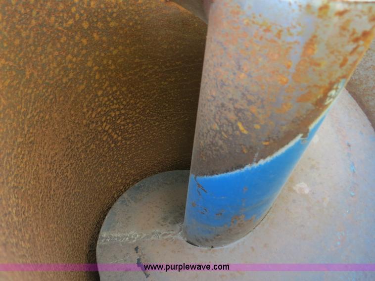 image for item B2324 1999 Kinze 1040 row crop grain cart