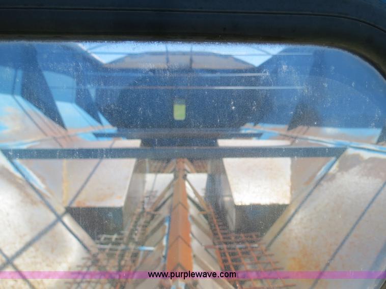 image for item B2324 1999 Kinze 1040 row crop grain cart