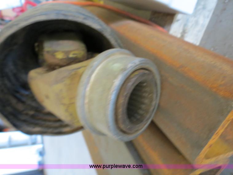 image for item B2324 1999 Kinze 1040 row crop grain cart