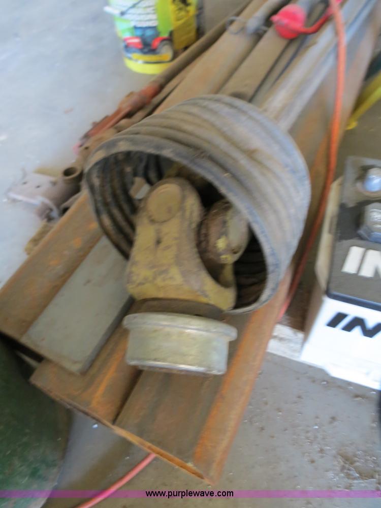 image for item B2324 1999 Kinze 1040 row crop grain cart