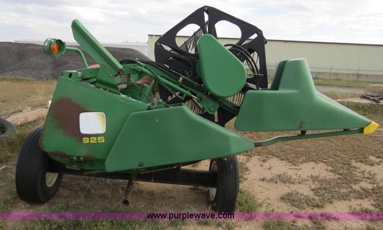 image for item B2333 1998 John Deere 925 25' flex platform head