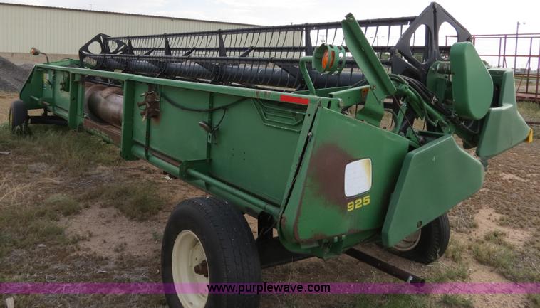 image for item B2333 1998 John Deere 925 25' flex platform head