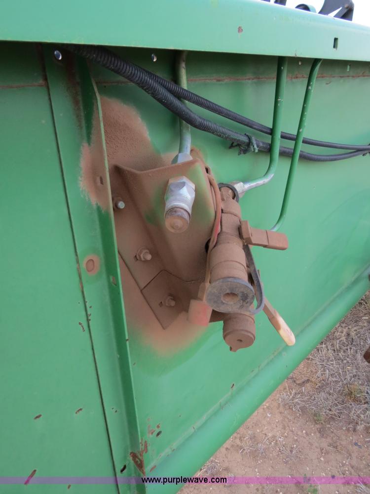 image for item B2333 1998 John Deere 925 25' flex platform head